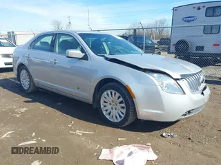 2010 Mercury Milan Hybrid z VIN 3MEDM0L37AR645773, wystawiony jako IAAI lot #41692785 z przebiegiem 99 510 mil mil oraz . Historia ofert i sprzedaży dostępna na DreamBid. Obrazek 1.