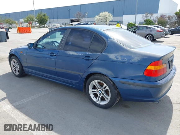 2003 BMW 3 Series 325i with VIN WBAAZ33493PH33881, listed as a IAAI auction lot 41866926 with 183,951 mi miles. Bid and sale history available at carsss.com. Image 3.