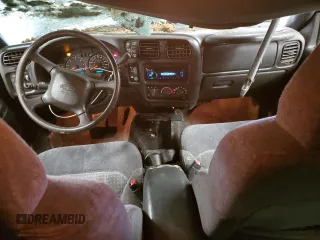 2000 Chevrolet Blazer LS z VIN 1GNCT18WXYK132399, wystawiony jako Copart lot #87880555 z przebiegiem 89 350 mil mil oraz Czysty tytuł • Clean title. Historia ofert i sprzedaży dostępna na DreamBid. Obrazek 8.