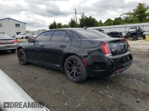 2019 Chrysler 300 S z VIN 2C3CCABG0KH601139, wystawiony jako Copart lot #59039125 z przebiegiem 82 672 mil mil oraz Czysty tytuł • Clean title. Historia ofert i sprzedaży dostępna na DreamBid. Obrazek 2.