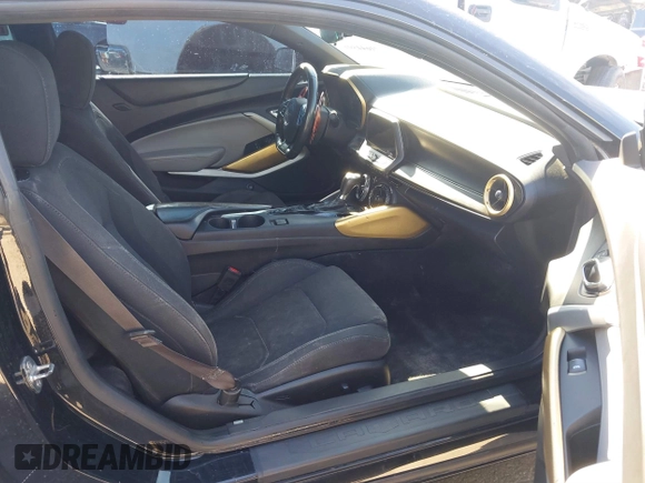 2017 Chevrolet Camaro 1SS z VIN 1G1FF1R7XH0199125, wystawiony jako IAAI lot #41644591 z przebiegiem 110 634 mil mil oraz . Historia ofert i sprzedaży dostępna na DreamBid. Obrazek 5.