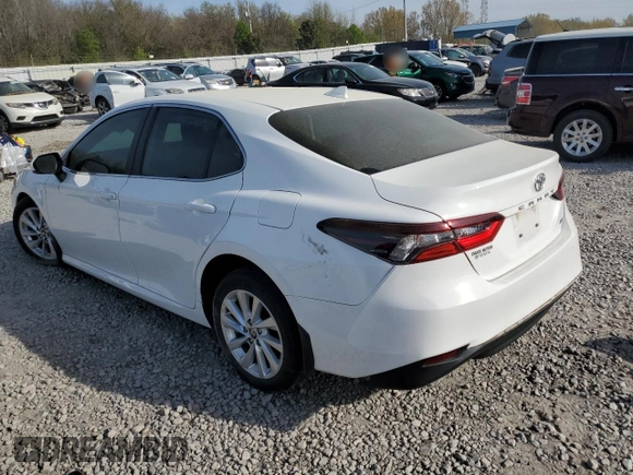 2023 Toyota Camry LE z VIN 4T1C11AK0PU109024, wystawiony jako Copart lot #50105815 z przebiegiem 43 666 mil mil oraz Szkoda całkowita • Salvage title. Historia ofert i sprzedaży dostępna na DreamBid. Obrazek 2.