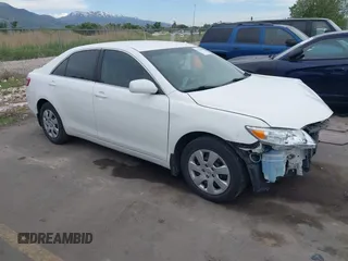 2011 Toyota Camry LE z VIN 4T1BF3EK6BU775395, wystawiony jako IAAI lot #42344518 z przebiegiem 176 770 mil mil oraz . Historia ofert i sprzedaży dostępna na DreamBid. Obrazek 1.