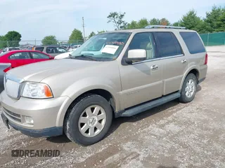 2006 Lincoln Navigator Luxury z VIN 5LMFU28506LJ27356, wystawiony jako IAAI lot #42309880 z przebiegiem 240 000 mil mil oraz . Historia ofert i sprzedaży dostępna na DreamBid. Obrazek 2.