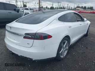 2013 Tesla Model S с VIN 5YJSA1CN0DFP31750, выставлен на аукционе IAAI как лот 41911343 с пробегом 209 664 миль миль и . История ставок и продаж доступна на DreamBid. Изображение 4.