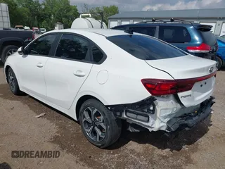 2021 Kia Forte LXS z VIN 3KPF24AD5ME331800, wystawiony jako IAAI lot #42505141 z przebiegiem 89 236 mil mil oraz . Historia ofert i sprzedaży dostępna na DreamBid. Obrazek 3.