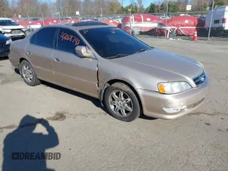 2001 Acura TL with VIN 19UUA56611A003736, listed as a IAAI auction lot 42068748 with 122,214 mi miles. Bid and sale history available at carsss.com. Image 1.