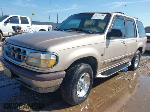 1997 Ford Explorer XLT with VIN 1FMDU32P3VZA18590, listed as a IAAI auction lot 42694445 with 137,939 mi miles and . Bid and sale history available at DreamBid. Image 2.