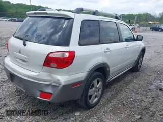 2005 Mitsubishi Outlander XLS with VIN JA4LX41F95U031468, listed as a IAAI auction lot 42114377 with 172,413 mi miles. Bid and sale history available at carsss.com. Image 4.