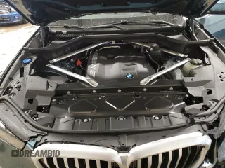 2026 BMW X5 xDrive40i z VIN 5UX23EU04T9052995, wystawiony jako Copart lot #61350465 z przebiegiem Nie podano mil oraz Czysty tytuł • Clean title. Historia ofert i sprzedaży dostępna na DreamBid. Obrazek 12.