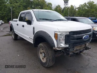 2018 Ford Super Duty F-250 SRW XL with VIN 1FT7W2BTXJEB84089, listed as a IAAI auction lot 40456238 with 180,297 mi miles. Bid and sale history available at carsss.com. Image 1.