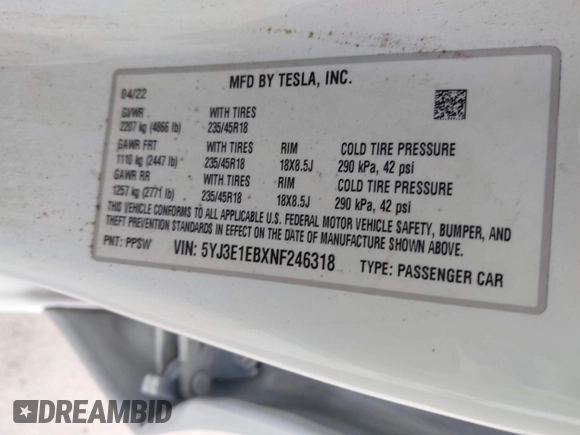 2022 Tesla Model 3 Long Range z VIN 5YJ3E1EBXNF246318, wystawiony jako IAAI lot #42131425 z przebiegiem 32 096 mil mil oraz . Historia ofert i sprzedaży dostępna na DreamBid. Obrazek 9.