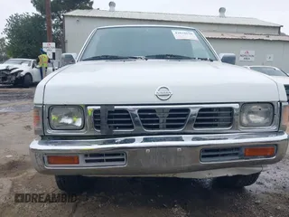 1995 Nissan Frontier z VIN 1N6SD11S5SC362519, wystawiony jako IAAI lot #42034630 z przebiegiem 239 479 mil mil oraz . Historia ofert i sprzedaży dostępna na DreamBid. Obrazek 6.