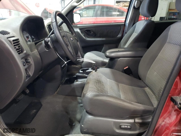 2004 Ford Escape XLT with VIN 1FMYU03194KA63888, listed as a Copart auction lot 89281085 with 218,790 mi miles and Salvage Title. Bid and sale history available at carsss.com. Image 7.
