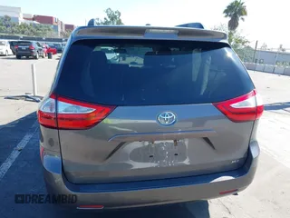 2017 Toyota Sienna XLE Auto Access Seat with VIN 5TDYZ3DC9HS849096, listed as a IAAI auction lot 41647066 with 92,197 mi miles. Bid and sale history available at carsss.com. Image 16.