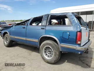 1994 GMC Jimmy SL z VIN 1GKCS13WXR0532905, wystawiony jako Copart lot #60670404 z przebiegiem 116 002 mil mil oraz Nie do naprawy. Historia ofert i sprzedaży dostępna na DreamBid. Obrazek 2.