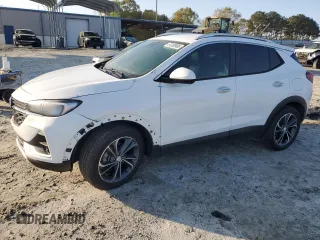 2022 Buick Encore GX Select z VIN KL4MMDS24NB103102, wystawiony jako Copart lot #51200985 z przebiegiem 60 254 mil mil oraz Szkoda całkowita • Salvage title. Historia ofert i sprzedaży dostępna na DreamBid. Obrazek 1.