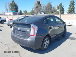 2013 Toyota Prius One z VIN JTDKN3DU2D5555677, wystawiony jako IAAI lot #41739804 z przebiegiem 50 640 mil mil oraz . Historia ofert i sprzedaży dostępna na DreamBid. Obrazek 4.