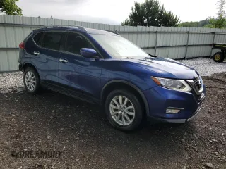 2017 Nissan Rogue SV z VIN JN8AT2MT0HW146746, wystawiony jako Copart lot #61919565 z przebiegiem 110 559 mil mil oraz Czysty tytuł • Clean title. Historia ofert i sprzedaży dostępna na DreamBid. Obrazek 4.