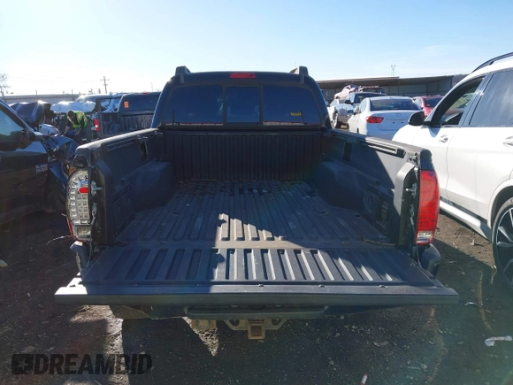 2006 Toyota Tacoma with VIN 3TMMU52N26M002740, listed as a IAAI auction lot 41684550 with 250,012 mi miles and . Bid and sale history available at DreamBid. Image 16.