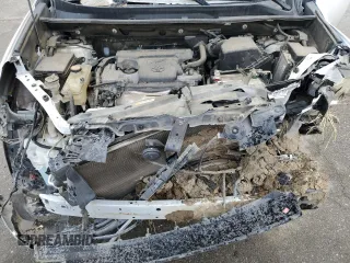 2018 Toyota RAV4 XLE with VIN 2T3WFREV1JW471752, listed as a Copart auction lot 46952565 with 87,705 mi miles and Salvage Title. Bid and sale history available at DreamBid. Image 12.