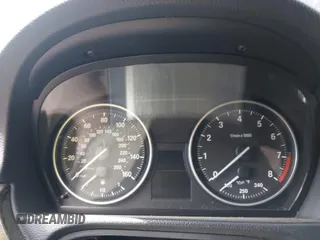 2011 BMW 3 Series 328i z VIN WBADW7C56BE544585, wystawiony jako IAAI lot #42233106 z przebiegiem Nie podano mil oraz . Historia ofert i sprzedaży dostępna na DreamBid. Obrazek 14.