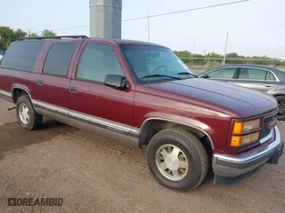 1999 GMC Suburban with VIN 1GKEC16R3XJ707787, listed as a IAAI auction lot 41826640 with 175,437 mi miles. Bid and sale history available at carsss.com. Image 1.