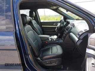 2017 Ford Explorer XLT z VIN 1FM5K8D82HGD51392, wystawiony jako IAAI lot #42224352 z przebiegiem 127 450 mil mil oraz . Historia ofert i sprzedaży dostępna na DreamBid. Obrazek 5.