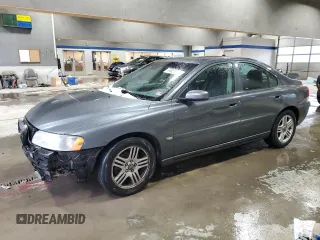 2005 Volvo S60 with VIN YV1RS592052470960, listed as a Copart auction lot 44821355 with 165,802 mi miles and Salvage Title. Bid and sale history available at carsss.com. Image 1.