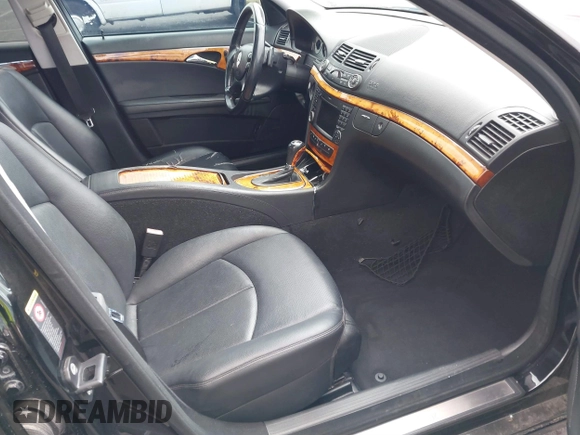 2009 Mercedes-Benz E-Class Luxury 3.5L with VIN WDBUF56X59B431984, listed as a IAAI auction lot 41789645 with 141,331 mi miles. Bid and sale history available at carsss.com. Image 5.