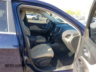 2016 Jeep Cherokee Latitude with VIN 1C4PJMCS1GW188728, listed as a IAAI auction lot 40656265 with 91,002 mi miles and . Bid and sale history available at DreamBid. Image 5.