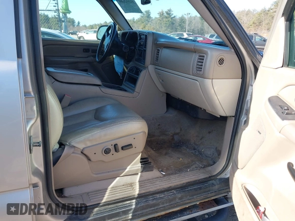 2004 Chevrolet Suburban Z71 with VIN 3GNFK16T94G306117, listed as a IAAI auction lot 41802606 with 172,269 mi miles. Bid and sale history available at carsss.com. Image 5.