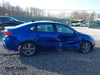 2022 Kia Forte LXS z VIN 3KPF24AD1NE500860, wystawiony jako IAAI lot #42052343 z przebiegiem 57 302 mil mil oraz . Historia ofert i sprzedaży dostępna na DreamBid. Obrazek 14.