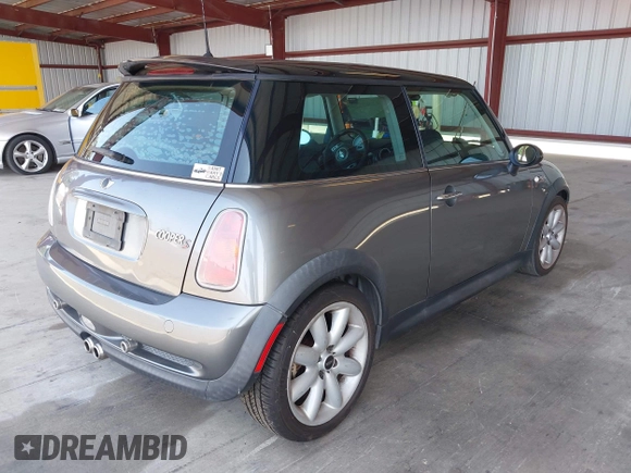 2004 MINI Hardtop S z VIN WMWRE33474TD80161, wystawiony jako IAAI lot #42585952 z przebiegiem 132 158 mil mil oraz . Historia ofert i sprzedaży dostępna na DreamBid. Obrazek 4.