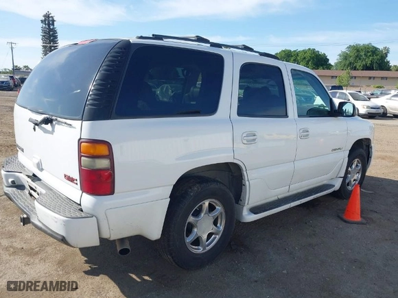 2002 GMC Yukon Denali with VIN 1GKEK63U32J186913, listed as a IAAI auction lot 42030562 with 220,156 mi miles. Bid and sale history available at carsss.com. Image 4.