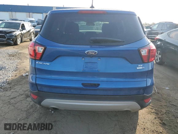 2019 Ford Escape SE z VIN 1FMCU9GDXKUB24265, wystawiony jako Copart lot #54052855 z przebiegiem 60 479 mil mil oraz Czysty tytuł • Clean title. Historia ofert i sprzedaży dostępna na DreamBid. Obrazek 6.