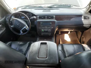 2007 GMC Sierra Denali z VIN 2GTEK638171707014, wystawiony jako Copart lot #42591155 z przebiegiem 263 123 mil mil oraz Szkoda całkowita • Salvage title. Historia ofert i sprzedaży dostępna na DreamBid. Obrazek 8.