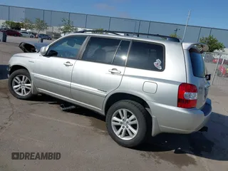 2006 Toyota Highlander Hybrid with VIN JTEDW21A560003550, listed as a IAAI auction lot 42083364 with 147,486 mi miles. Bid and sale history available at carsss.com. Image 3.