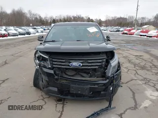 2017 Ford Police Interceptor Utility z VIN 1FM5K8AR6HGE15768, wystawiony jako IAAI lot #41561819 z przebiegiem 176 539 mil mil oraz . Historia ofert i sprzedaży dostępna na DreamBid. Obrazek 13.