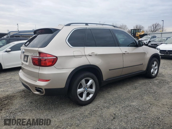 2013 BMW X5 xDrive50i z VIN 5UXZV8C50D0C15786, wystawiony jako Copart lot #45187975 z przebiegiem 132 344 mil mil oraz Czysty tytuł • Clean title. Historia ofert i sprzedaży dostępna na DreamBid. Obrazek 3.
