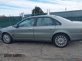 2006 Volvo S80 with VIN YV1TS592361444561, listed as a IAAI auction lot 41569509 with 147,917 mi miles. Bid and sale history available at carsss.com. Image 14.