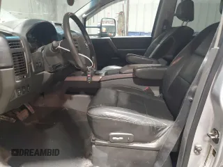 2007 Nissan Titan SE z VIN 1N6BA07B87N226908, wystawiony jako Copart lot #86951184 z przebiegiem 233 741 mil mil oraz Szkoda całkowita • Salvage title. Historia ofert i sprzedaży dostępna na DreamBid. Obrazek 7.