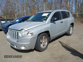 2007 Jeep Compass Sport with VIN 1J8FT47W27D414041, listed as a IAAI auction lot 41760017 with 197,437 mi miles. Bid and sale history available at carsss.com. Image 2.