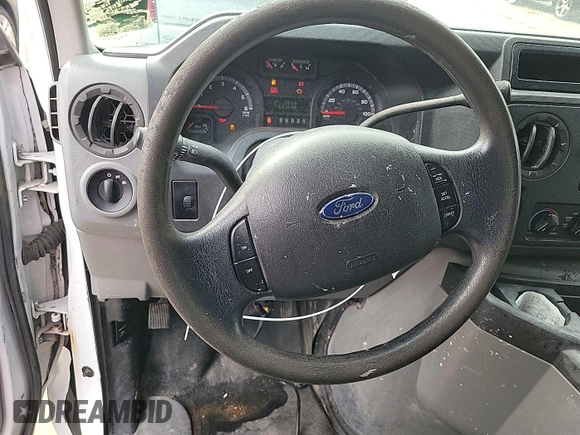 2013 Ford Econoline Passenger XL z VIN 1FBSS3BL5DDA49371, wystawiony jako IAAI lot #42520998 z przebiegiem 62 763 mil mil oraz . Historia ofert i sprzedaży dostępna na DreamBid. Obrazek 41.