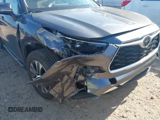 2023 Toyota Highlander L z VIN 5TDKDRAH6PS039527, wystawiony jako IAAI lot #42165200 z przebiegiem 27 350 mil mil oraz . Historia ofert i sprzedaży dostępna na DreamBid. Obrazek 6.