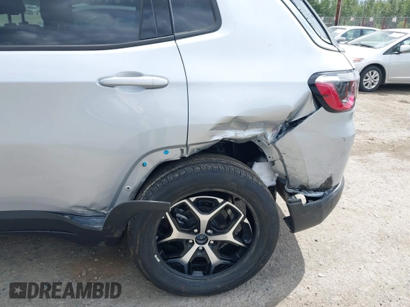 2025 Jeep Compass Limited with VIN 3C4NJDCNXST579277, listed as a IAAI auction lot 42544071 with 182 mi miles and . Bid and sale history available at DreamBid. Image 6.
