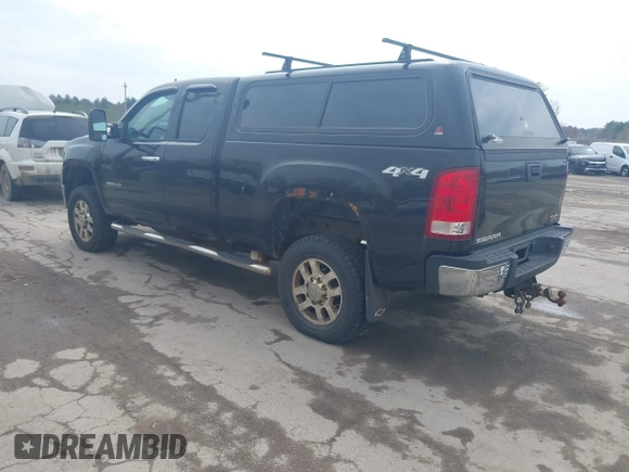 2011 GMC Sierra 2500HD Work Truck z VIN 1GT22ZC82BZ459036, wystawiony jako IAAI lot #42126973 z przebiegiem 122 296 mil mil oraz . Historia ofert i sprzedaży dostępna na DreamBid. Obrazek 3.