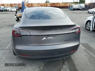 2021 Tesla Model 3 Long Range z VIN 5YJ3E1EB3MF003786, wystawiony jako Copart lot #55252355 z przebiegiem 32 443 mil mil oraz Szkoda całkowita • Salvage title. Historia ofert i sprzedaży dostępna na DreamBid. Obrazek 6.