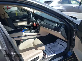 2011 BMW 7 Series 750Li xDrive с VIN WBAKC8C53BC431730, выставлен на аукционе IAAI как лот 42558302 с пробегом 105 981 миль миль и . История ставок и продаж доступна на DreamBid. Изображение 5.