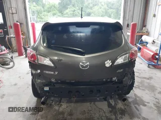 2011 Mazda 3 S Sport z VIN JM1BL1K58B1411884, wystawiony jako IAAI lot #42234758 z przebiegiem 154 134 mil mil oraz . Historia ofert i sprzedaży dostępna na DreamBid. Obrazek 16.